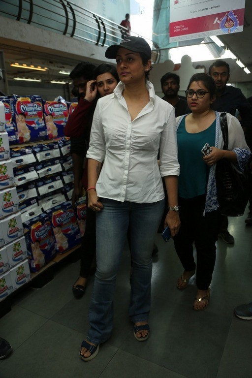 Namrata Shirodkar Launches The New Tide Plus - 1 / 21 photos