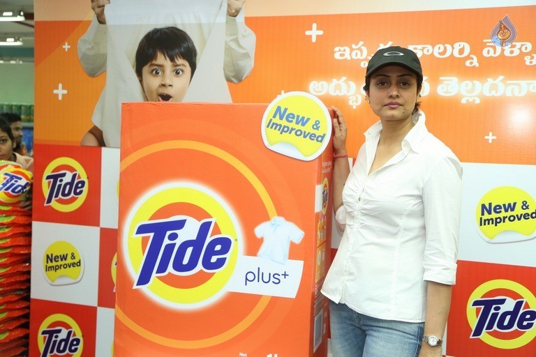 Namrata Shirodkar Launches The New Tide Plus - 2 / 21 photos