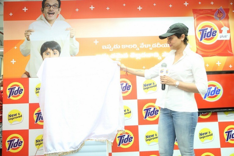 Namrata Shirodkar Launches The New Tide Plus - 3 / 21 photos
