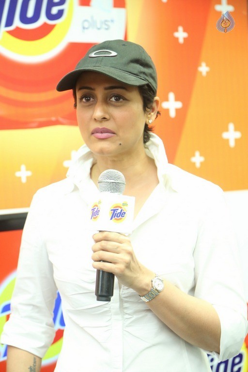Namrata Shirodkar Launches The New Tide Plus - 19 / 21 photos