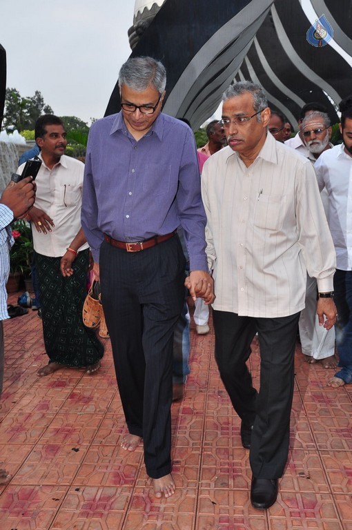 Nandamuri Family at NTR Ghat - 65 / 148 photos