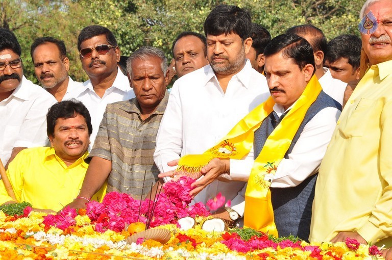 Nandamuri Family at NTR Ghat - 80 / 148 photos