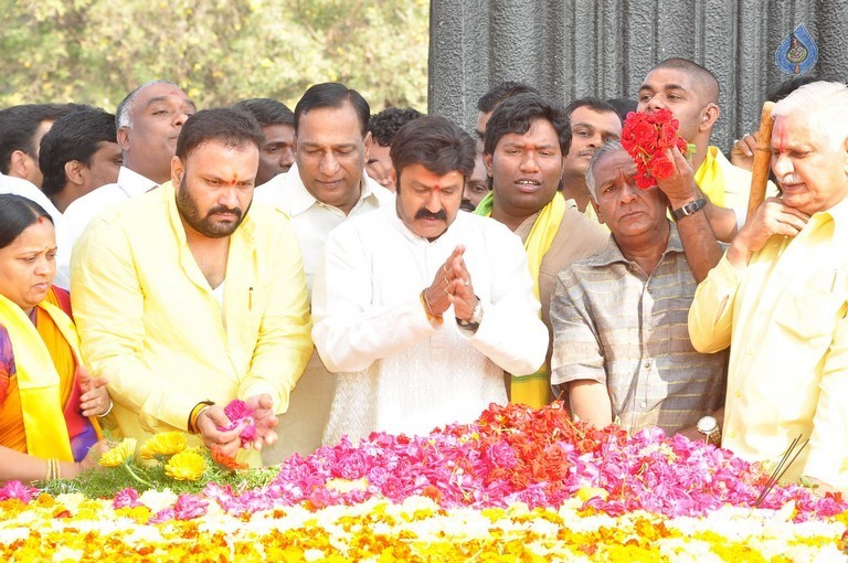 Nandamuri Family at NTR Ghat - 88 / 148 photos