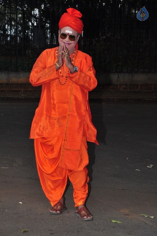 Nandamuri Family at NTR Ghat - 92 / 148 photos