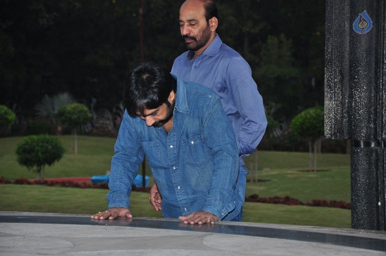 Nandamuri Family at NTR Ghat - 99 / 148 photos