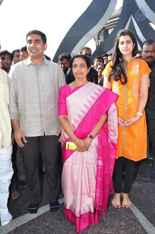 Nandamuri Family at NTR Ghat - 101 / 148 photos