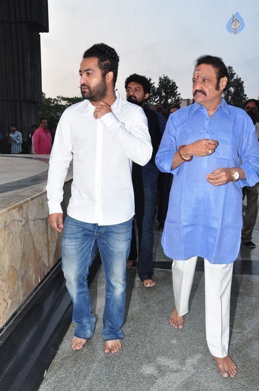 Nandamuri Family at NTR Ghat - 110 / 148 photos