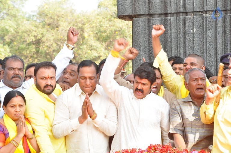 Nandamuri Family at NTR Ghat - 112 / 148 photos