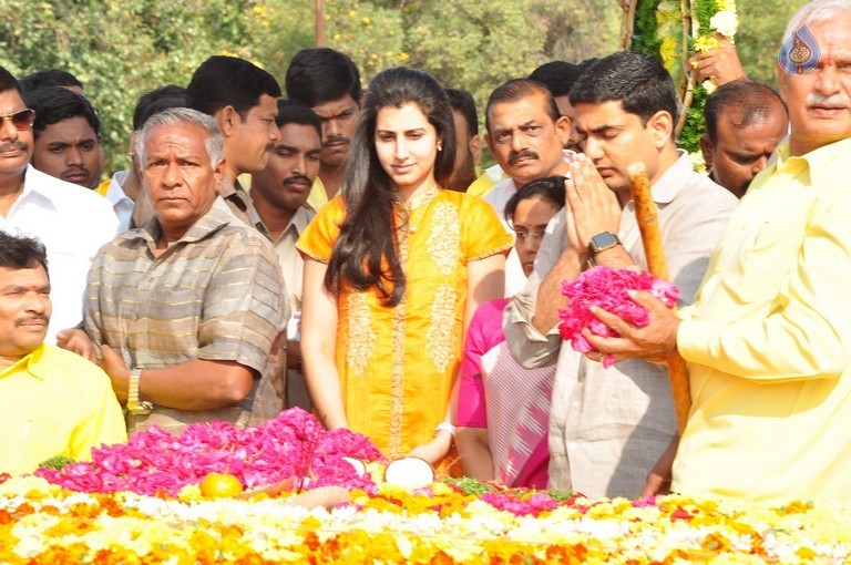 Nandamuri Family at NTR Ghat - 132 / 148 photos