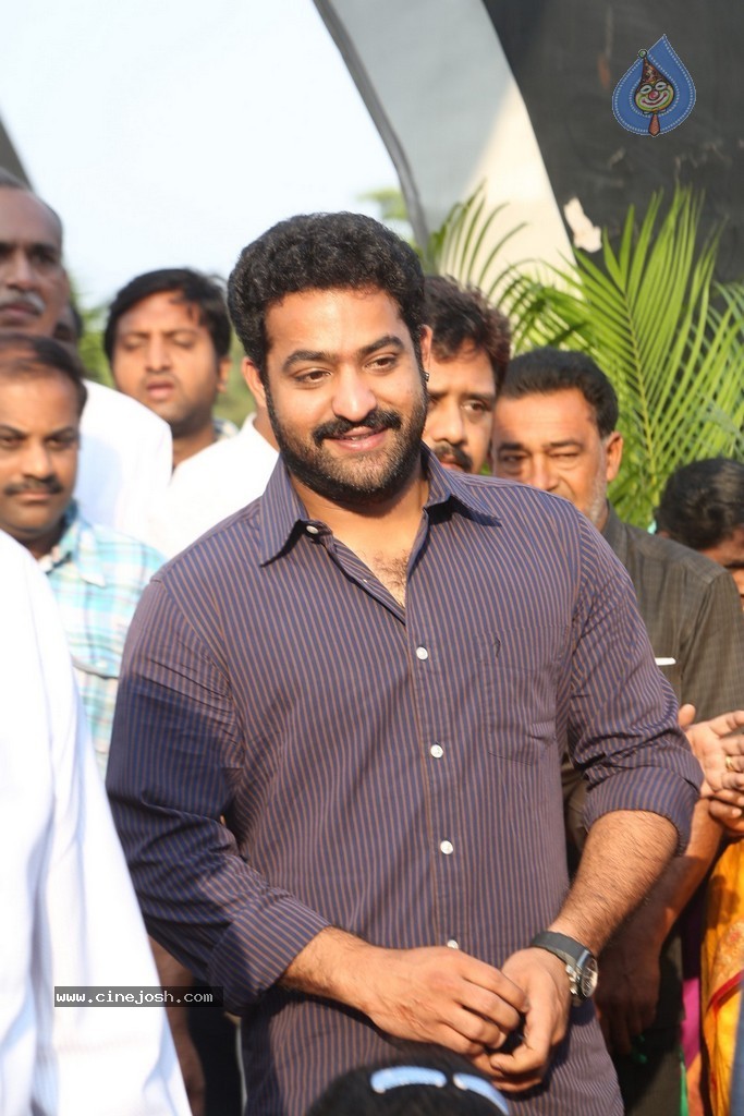 Nandamuri Family at NTR Ghat - 74 / 131 photos