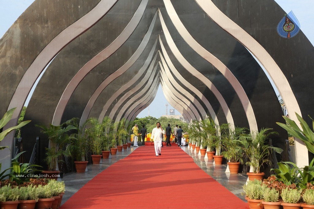 Nandamuri Family at NTR Ghat - 77 / 131 photos