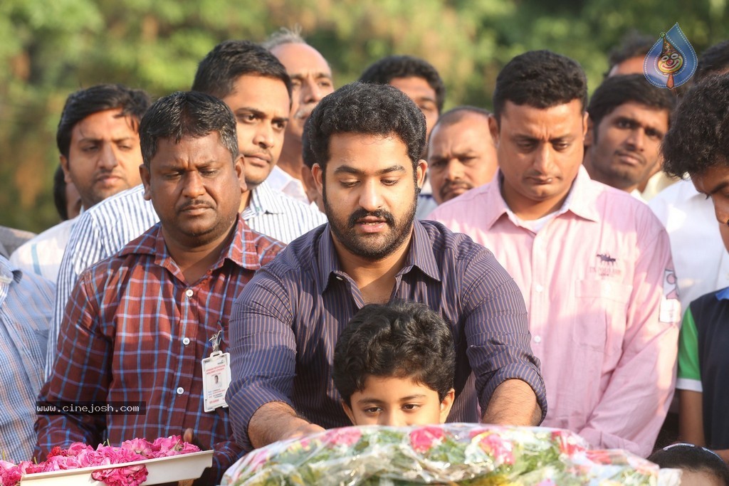 Nandamuri Family at NTR Ghat - 120 / 131 photos