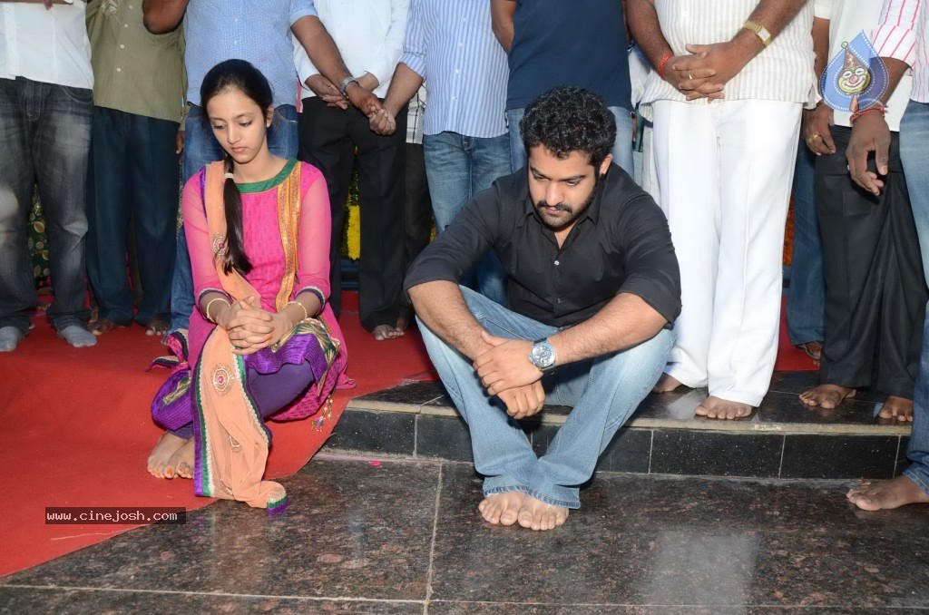 Nandamuri Family at NTR Ghat - 19 / 141 photos