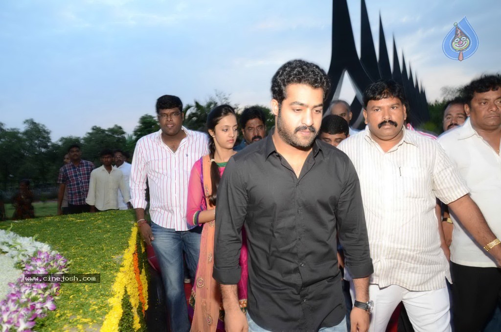 Nandamuri Family at NTR Ghat - 75 / 141 photos
