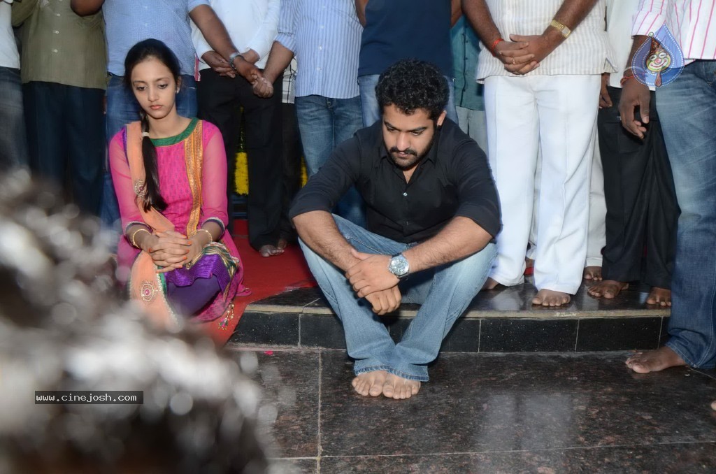 Nandamuri Family at NTR Ghat - 82 / 141 photos