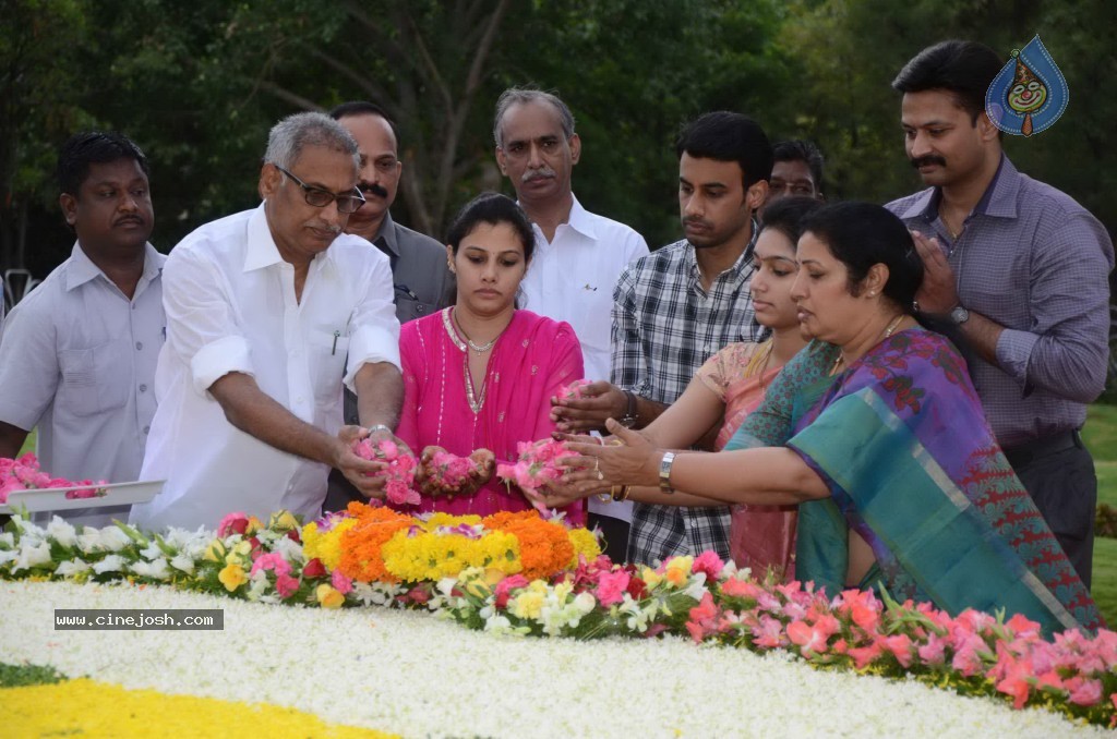 Nandamuri Family at NTR Ghat - 91 / 141 photos