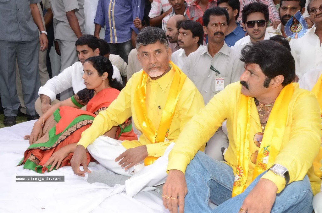 Nandamuri Family at NTR Ghat - 93 / 141 photos