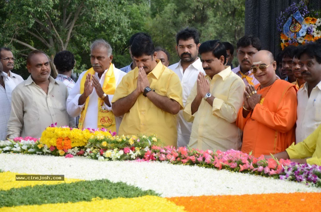 Nandamuri Family at NTR Ghat - 102 / 141 photos