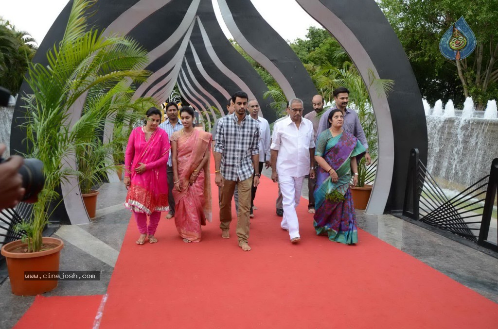 Nandamuri Family at NTR Ghat - 129 / 141 photos