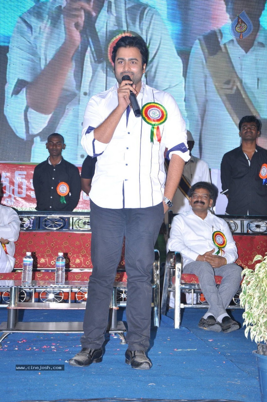 Nara Rohit at Eswar College Anniversary Event - 21 / 128 photos
