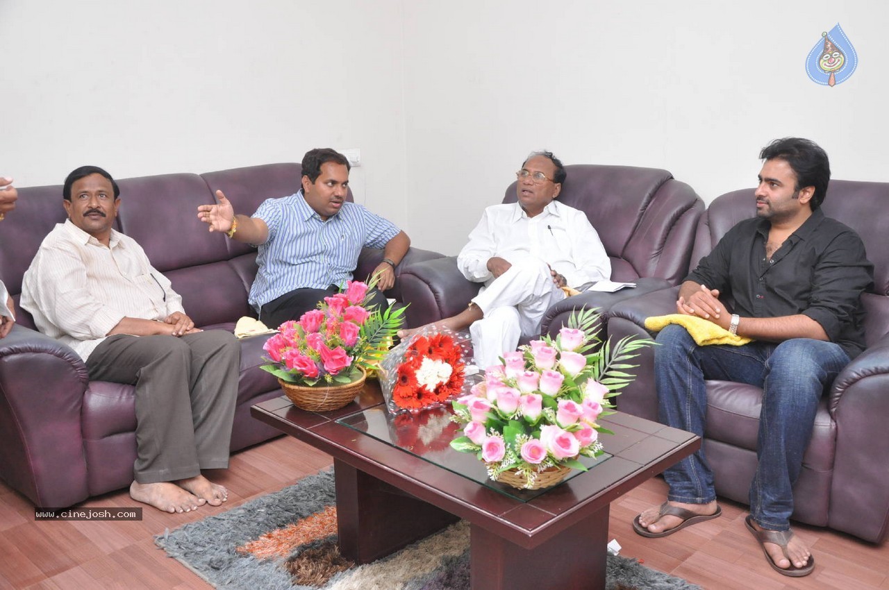 Nara Rohit at Eswar College Anniversary Event - 94 / 128 photos