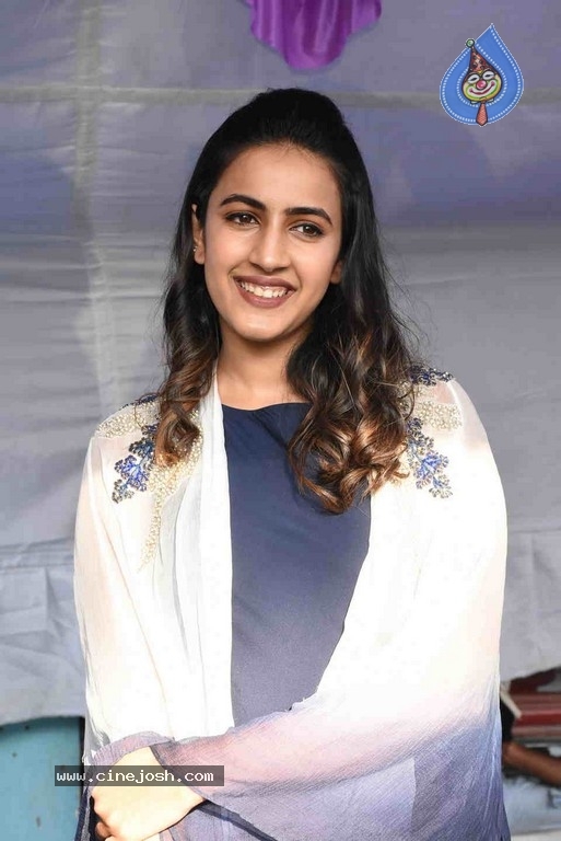 Niharika Konidela Launches 60th Store of CellBay - 26 / 28 photos