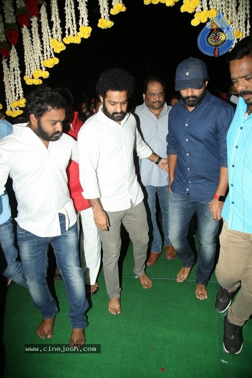 NTR and Kalyan Ram visit NTR Ghat on NTR Death Anniversary - 42 / 42 photos
