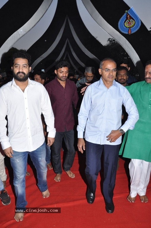 NTR Family Members at NTR Ghat - 4 / 84 photos