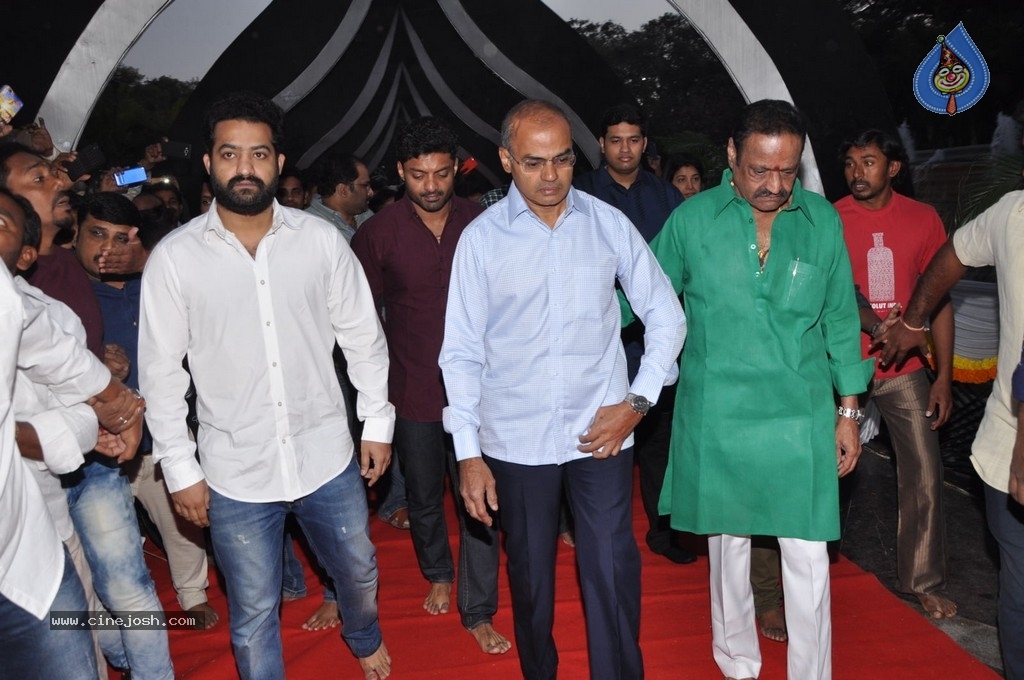 NTR Family Members at NTR Ghat - 16 / 84 photos