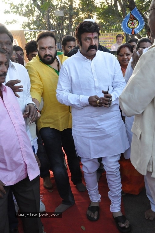 NTR Family Members at NTR Ghat - 17 / 84 photos