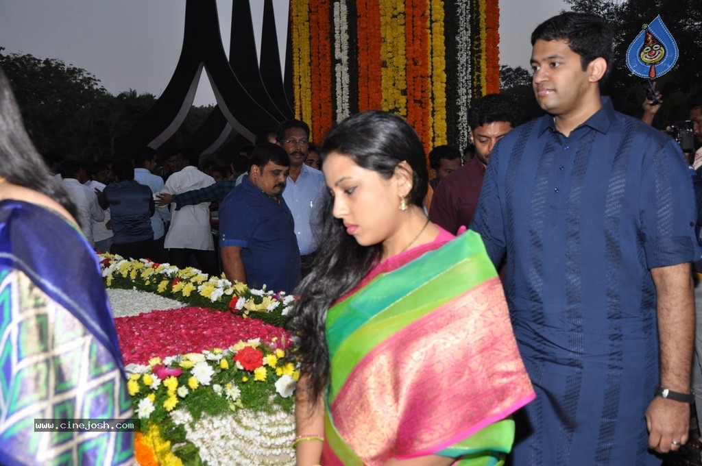 NTR Family Members at NTR Ghat - 27 / 84 photos