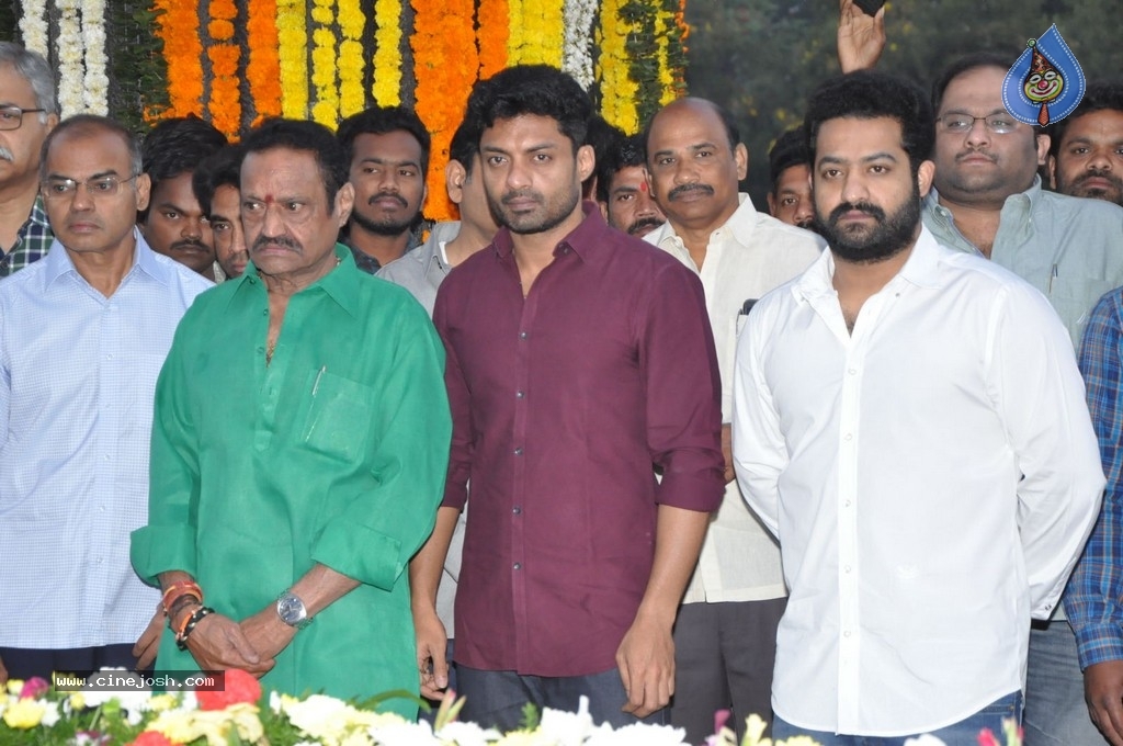 NTR Family Members at NTR Ghat - 31 / 84 photos