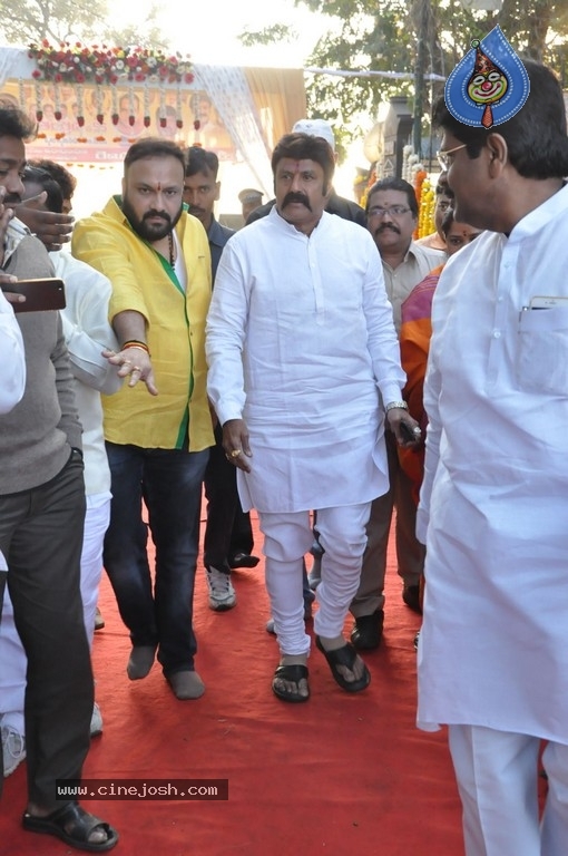 NTR Family Members at NTR Ghat - 33 / 84 photos