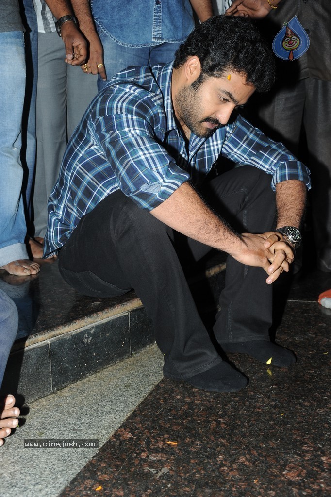 NTR Family Members at NTR Ghat - 75 / 238 photos