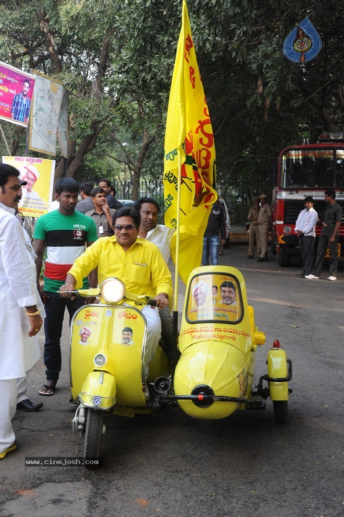 NTR Family Members at NTR Ghat - 90 / 238 photos
