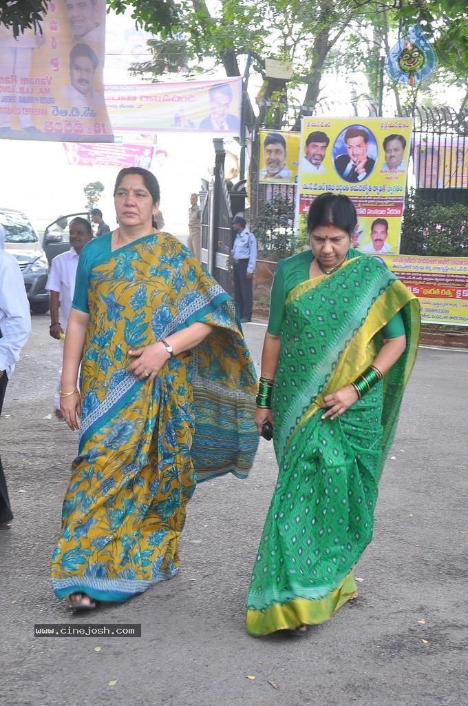 NTR Family Members at NTR Ghat - 95 / 238 photos