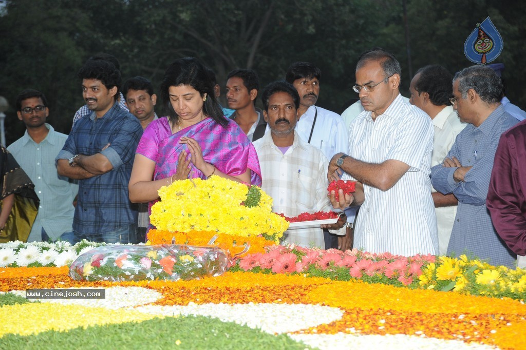 NTR Family Members at NTR Ghat - 101 / 238 photos