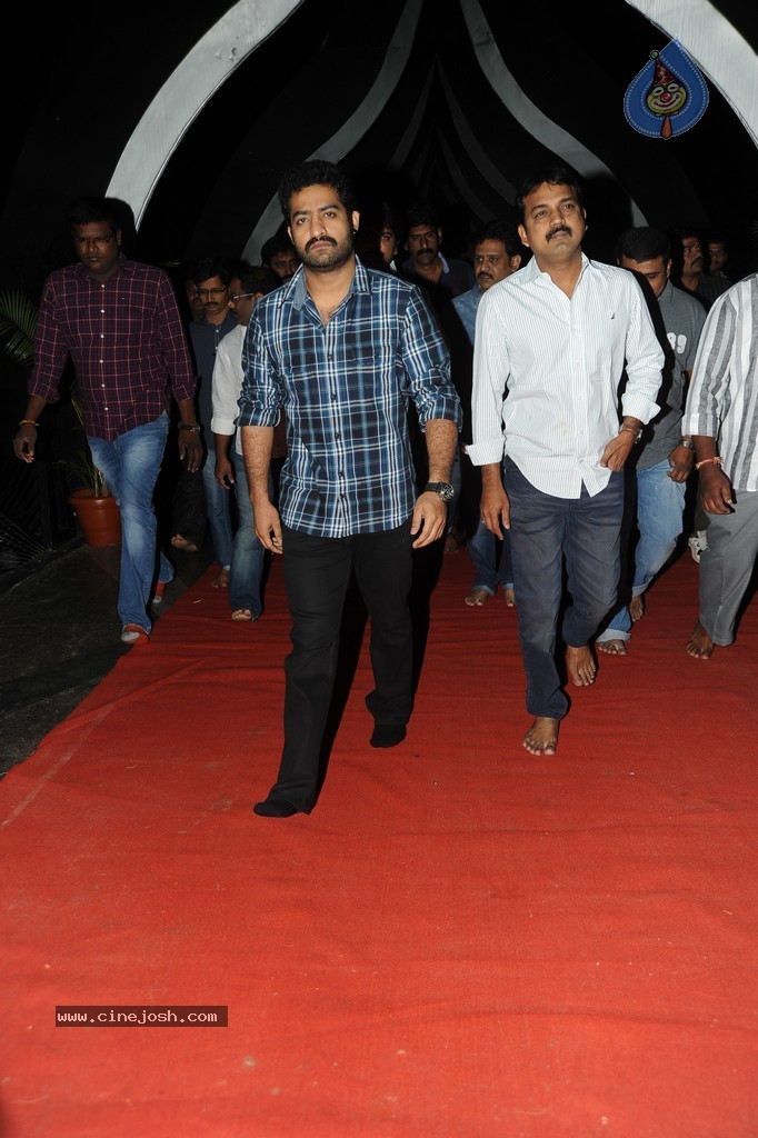 NTR Family Members at NTR Ghat - 234 / 238 photos