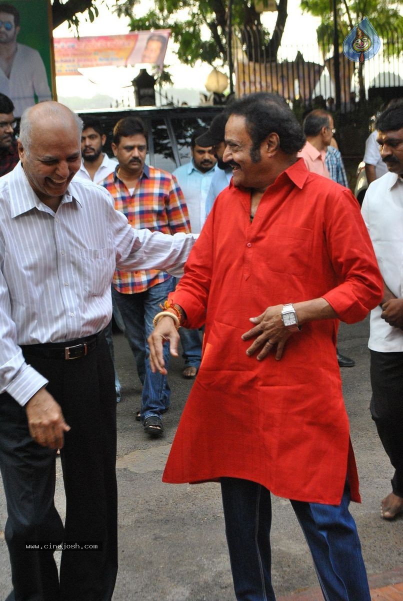 NTR Family Members at NTR Ghat - 5 / 151 photos