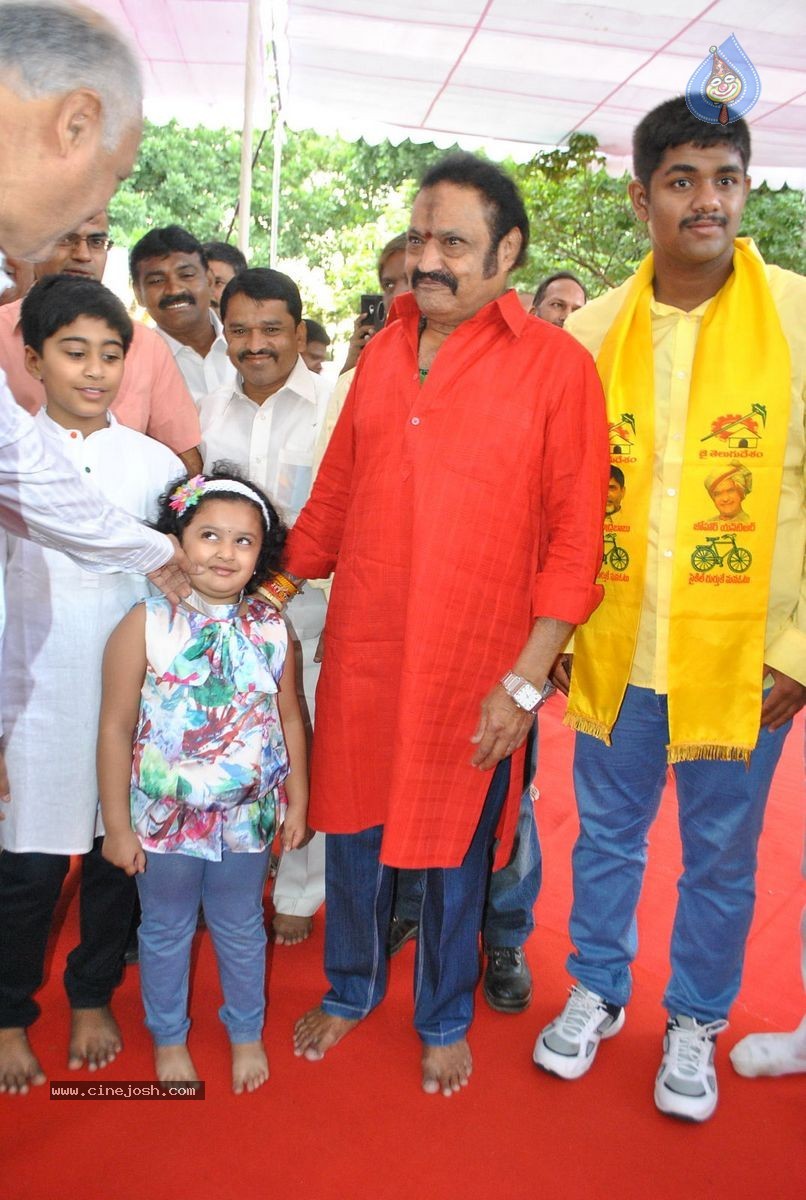 NTR Family Members at NTR Ghat - 9 / 151 photos