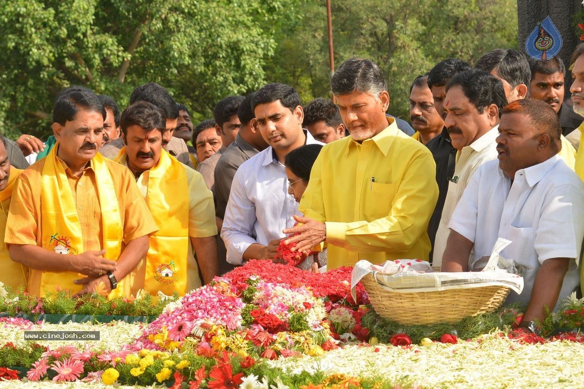 NTR Family Members at NTR Ghat - 20 / 151 photos