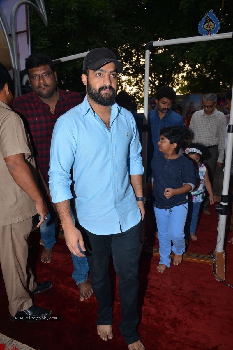 NTR Family Members at NTR Ghat - 91 / 151 photos
