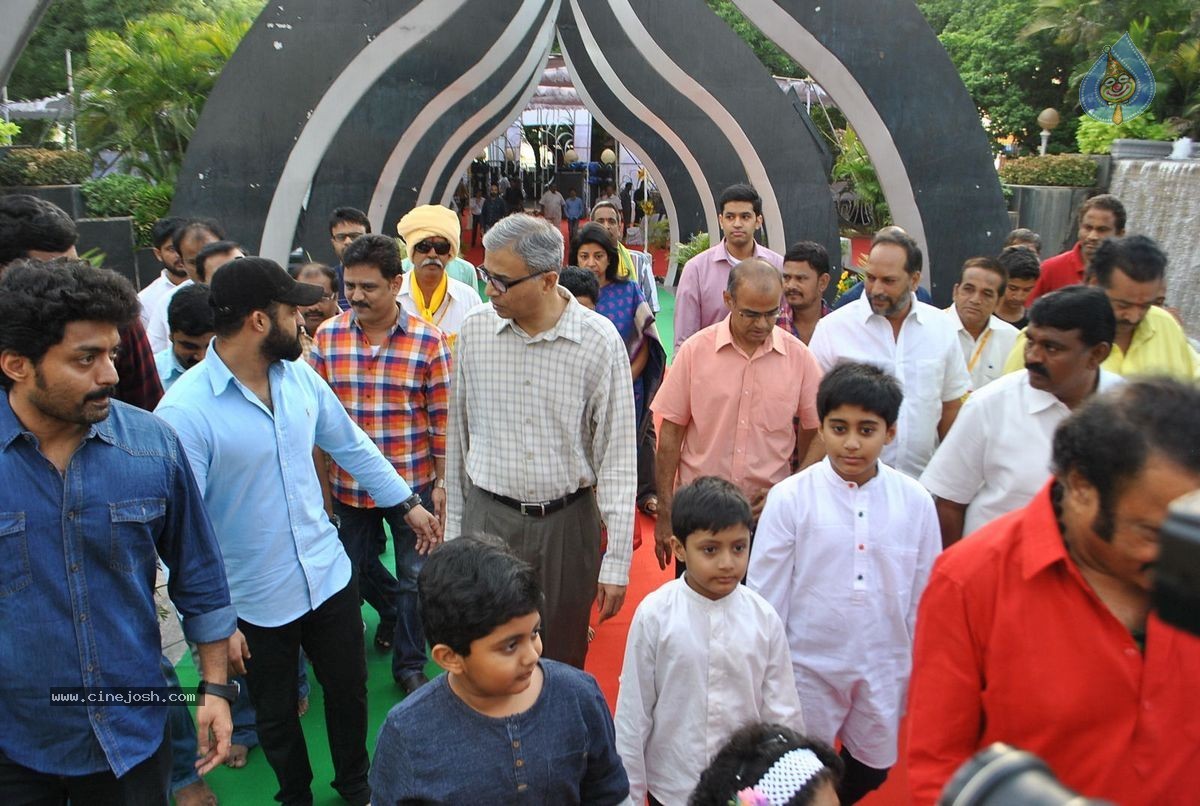 NTR Family Members at NTR Ghat - 94 / 151 photos