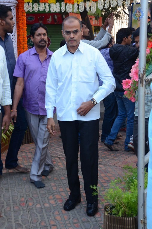 NTR Family Members at NTR Ghat Photos - 91 / 102 photos