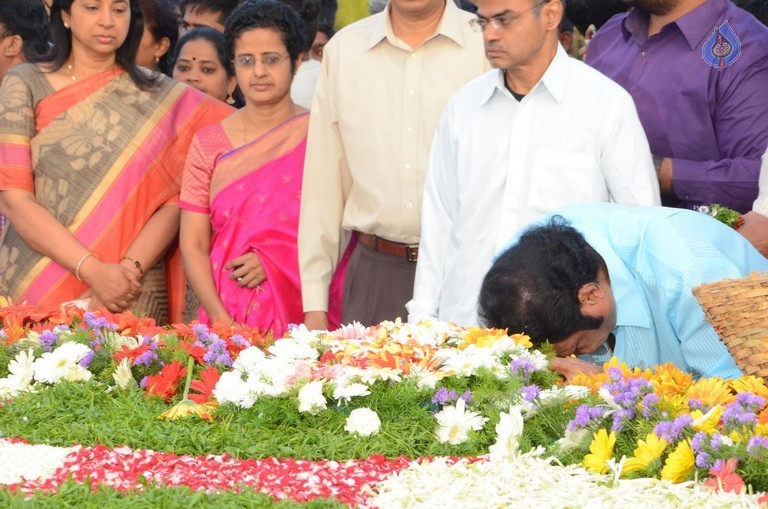 NTR Family Members at NTR Ghat Photos - 94 / 102 photos