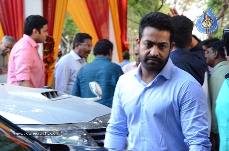 NTR Family Members Pay Tribute at NTR Ghat - 8 / 100 photos