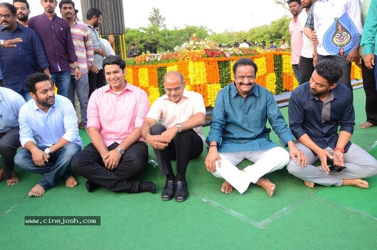 NTR Family Members Pay Tribute at NTR Ghat - 32 / 100 photos