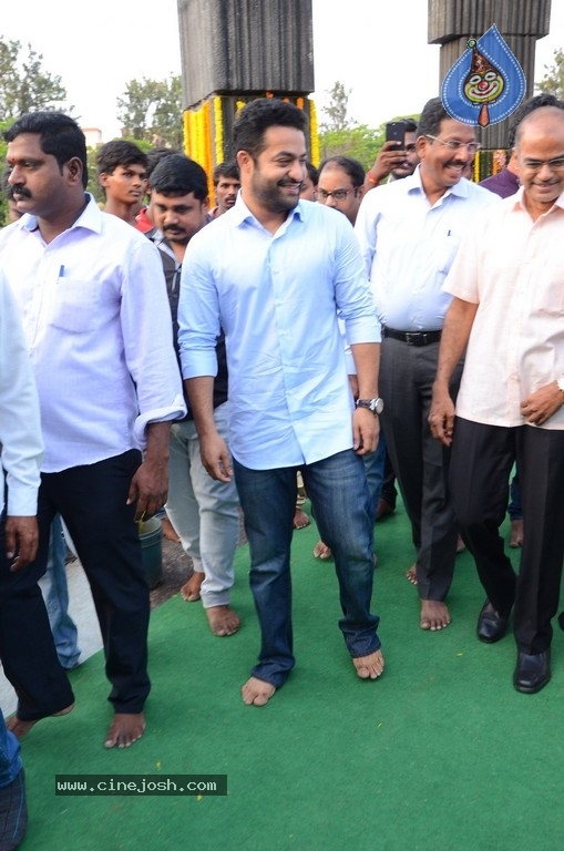 NTR Family Members Pay Tribute at NTR Ghat - 60 / 100 photos