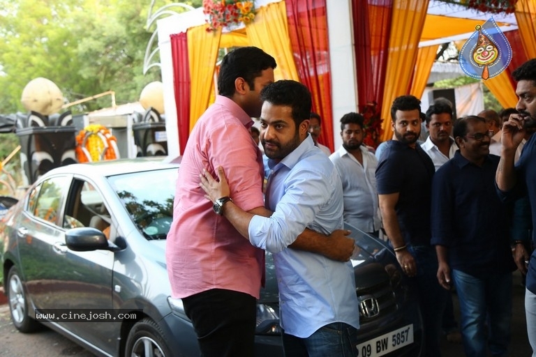 NTR Family Members Pay Tribute at NTR Ghat - 68 / 100 photos