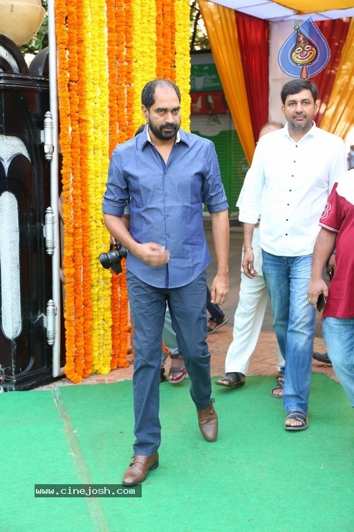 NTR Family Members Pay Tribute at NTR Ghat - 71 / 100 photos